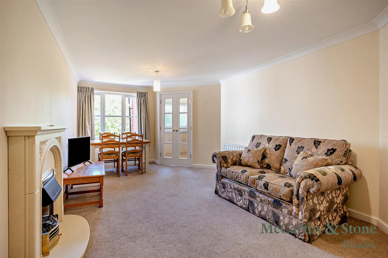 Buckingham Road, Brackley, NN13, photo 3