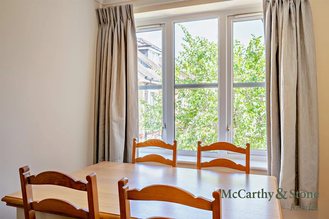 Buckingham Road, Brackley, NN13, photo 8