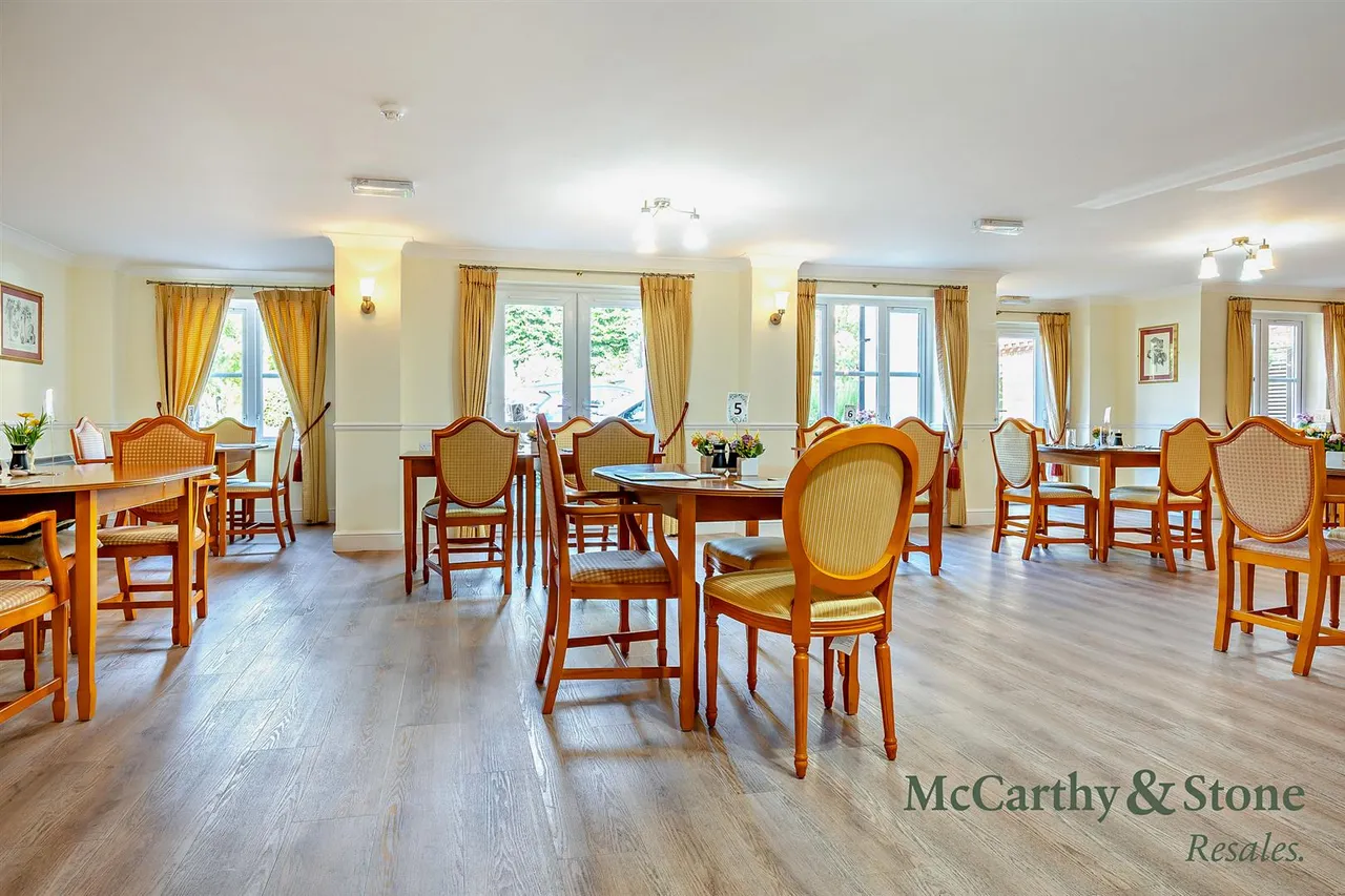 Buckingham Road, Brackley, NN13, photo 27