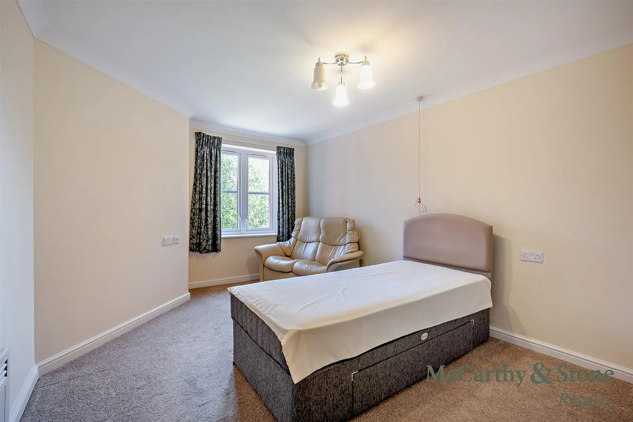 Buckingham Road, Brackley, NN13, photo 13