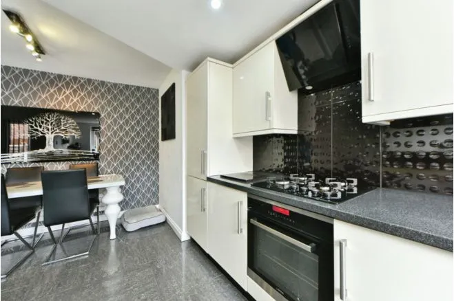 Arnold Drive, Manchester, photo 10