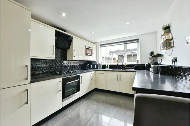Arnold Drive, Manchester, photo 11