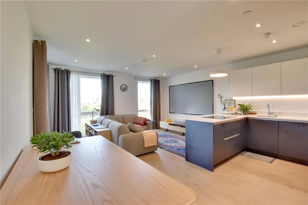 2 bed flat for sale — Wheatley House, Warman Walk, Greenwich, London, SE10
