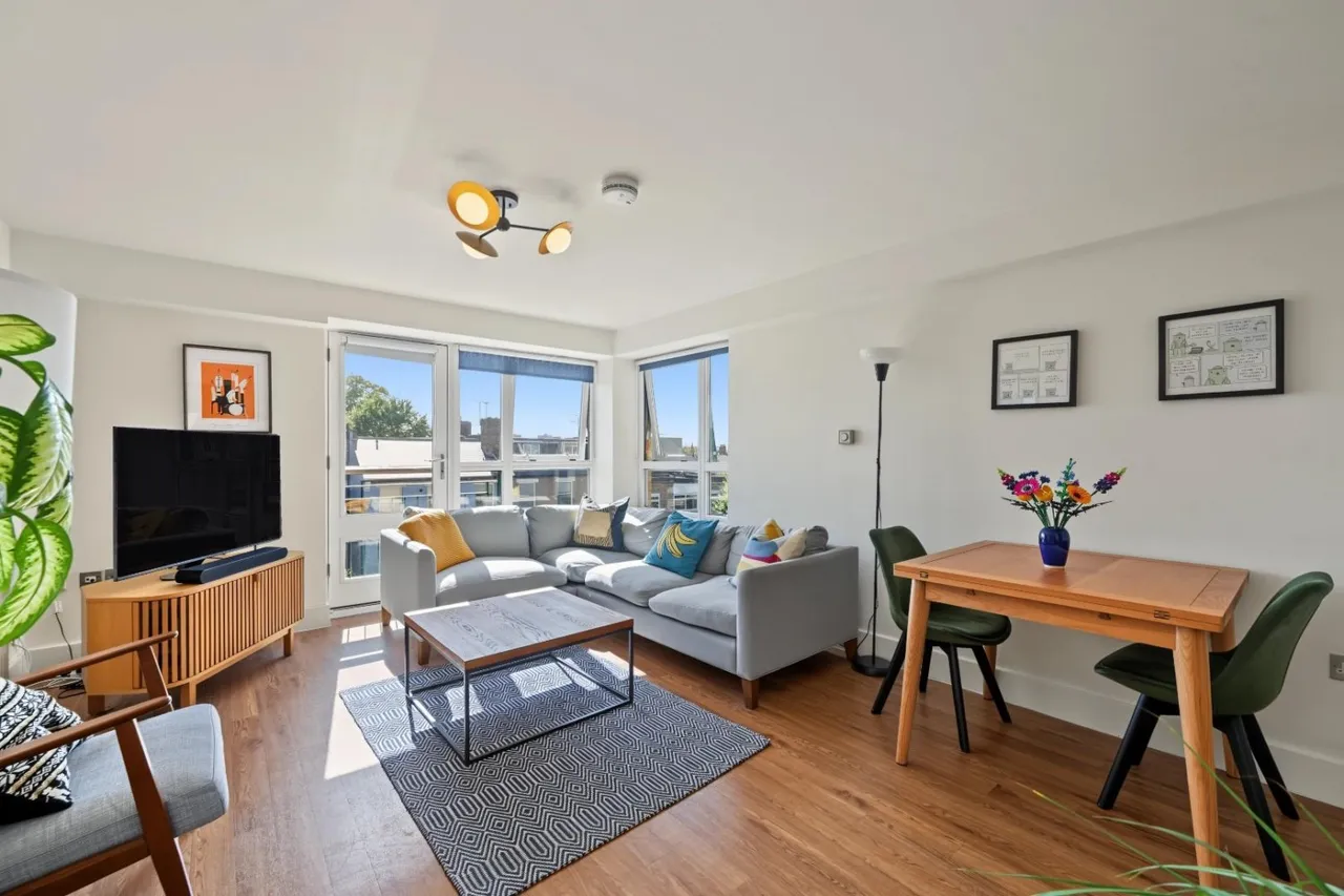 2 bed flat for sale — Queens Drive, London, N4