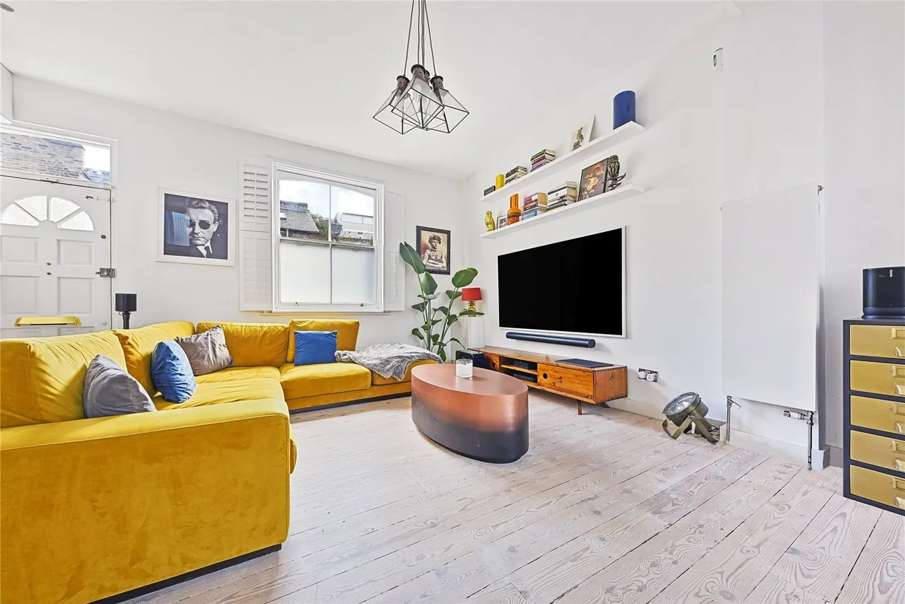 2 bed house to rent, Wellington Row, Hackney, E2
