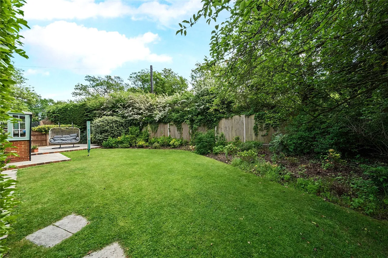 London Road, Send, GU23, photo 27