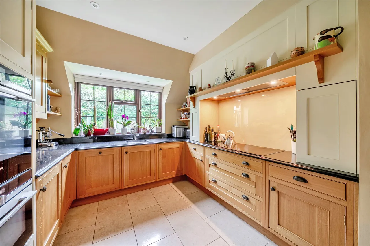 London Road, Send, GU23, photo 2