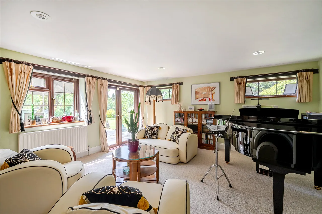 London Road, Send, GU23, photo 6