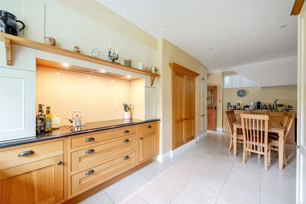 London Road, Send, GU23, photo 5
