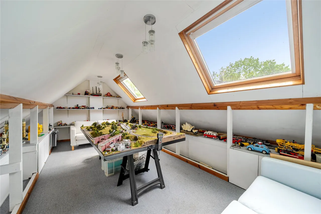 London Road, Send, GU23, photo 21