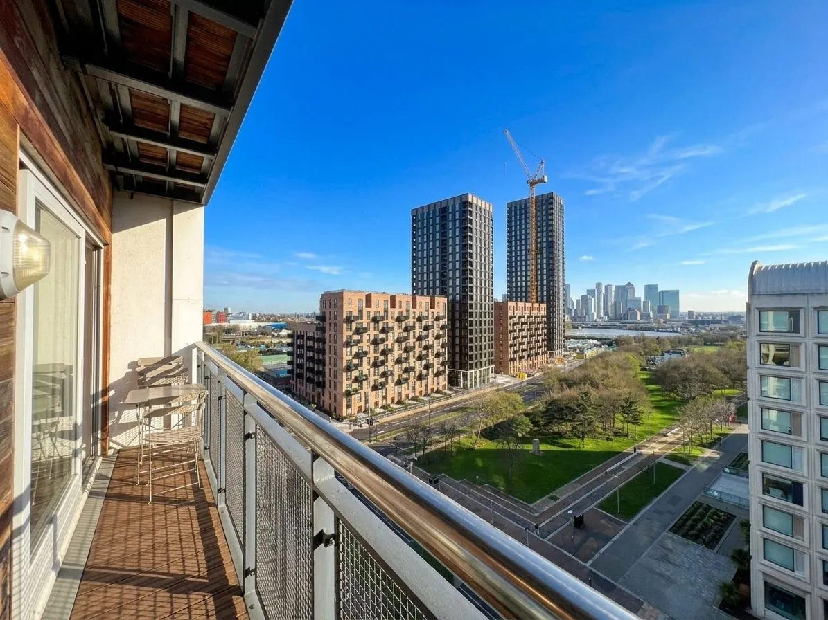 1 bed flat for sale — John Harrison Way, London, SE10