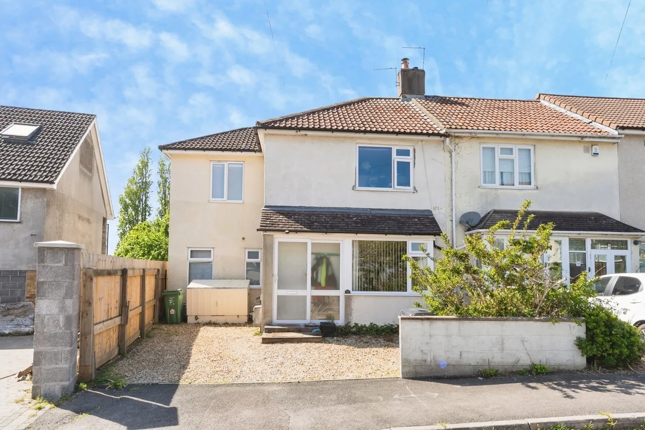 3 bed house for sale — Mayfield Avenue, Bristol, BS16