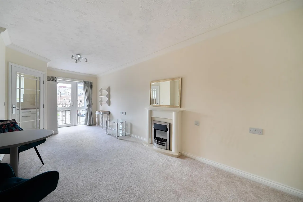 Churchfield Road, Walton-On-Thames, KT12, photo 4