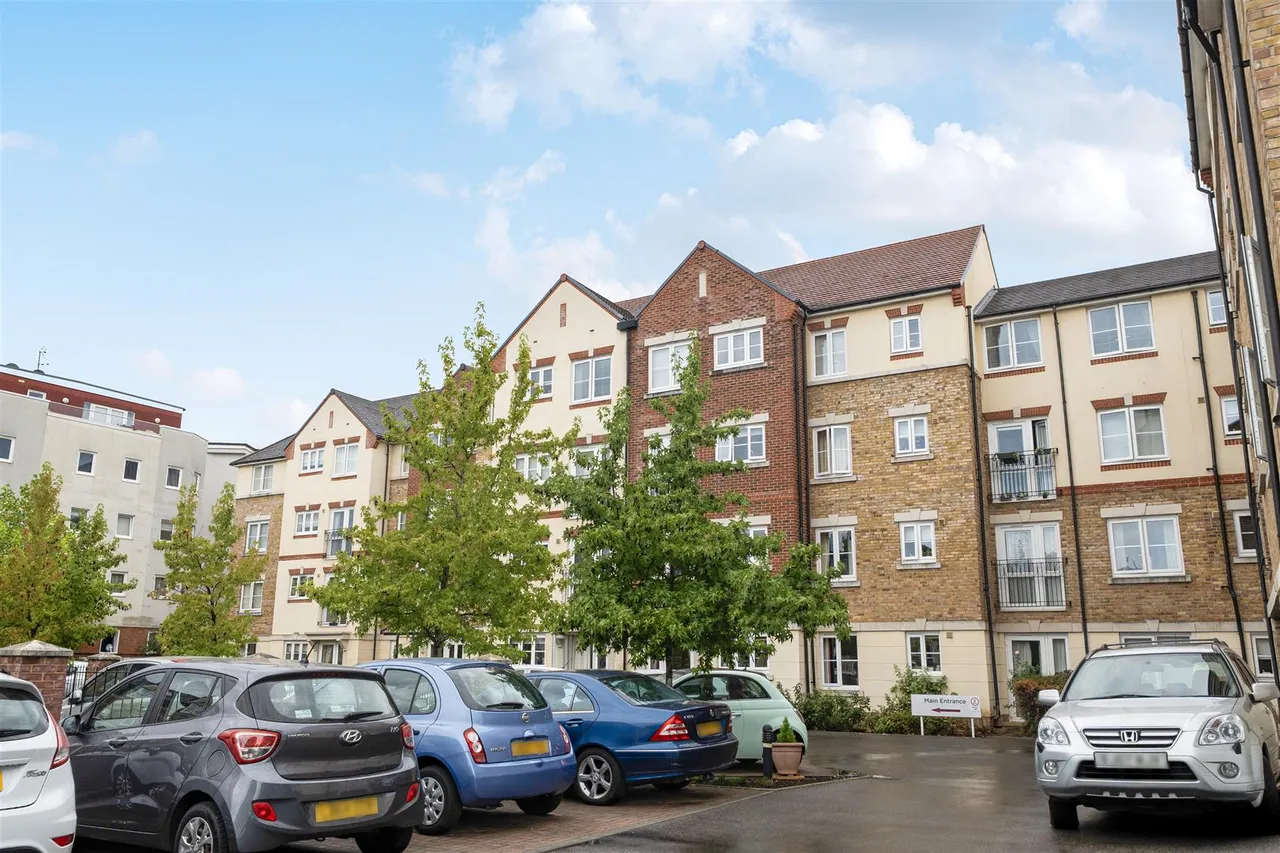 Churchfield Road, Walton-On-Thames, KT12, photo 16