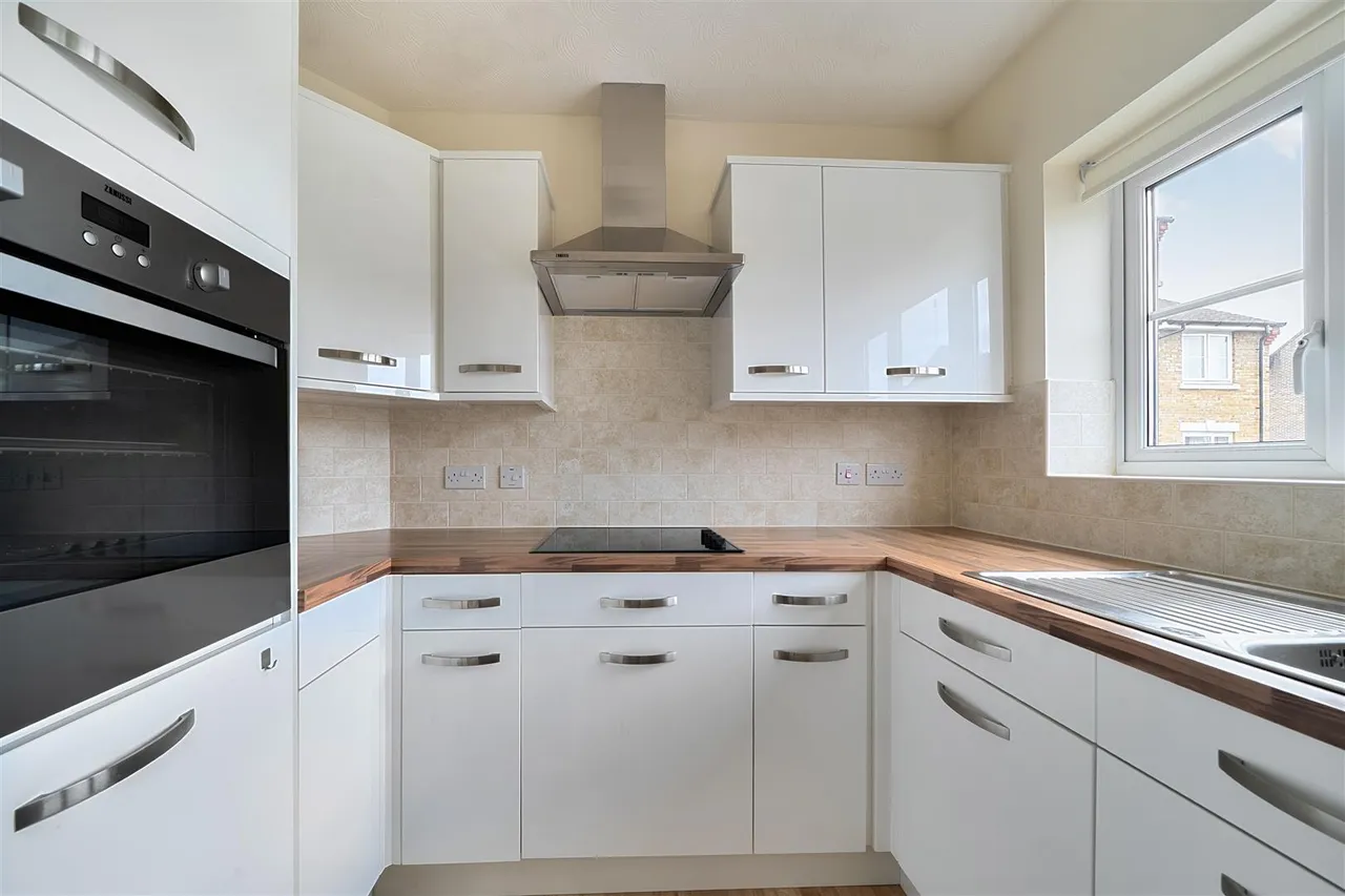 Churchfield Road, Walton-On-Thames, KT12, photo 3
