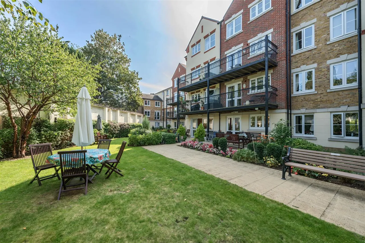 Churchfield Road, Walton-On-Thames, KT12, photo 15