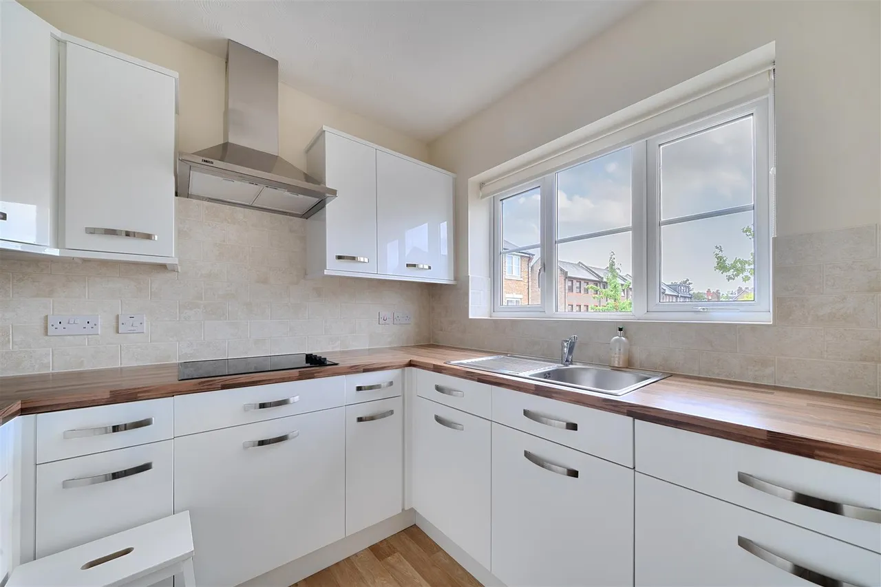 Churchfield Road, Walton-On-Thames, KT12, photo 2