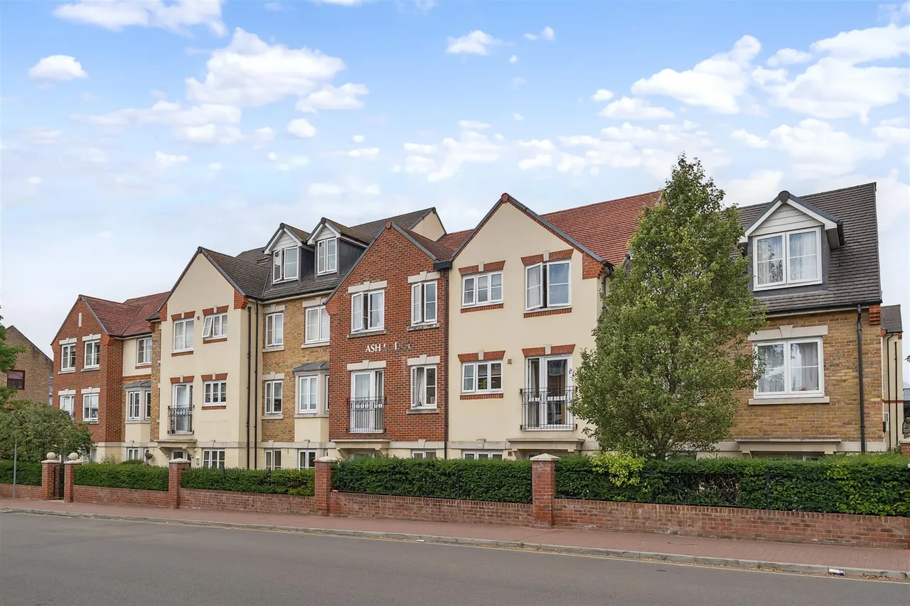 1 bed flat for sale, Churchfield Road, Walton-On-Thames, KT12