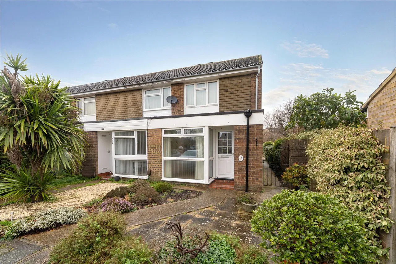 2 bed house for sale — Wordsworth Road, Hampton, TW12 1ET