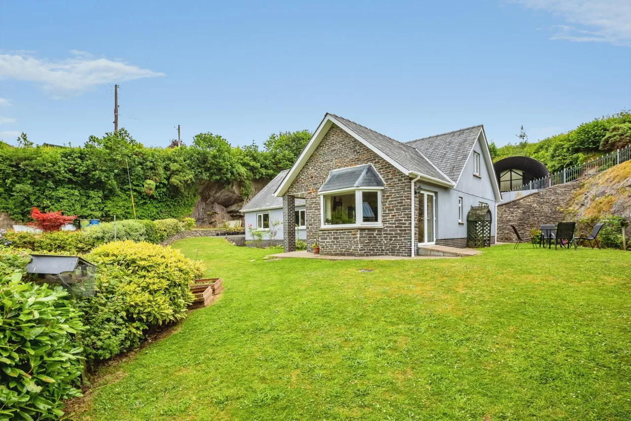 4 bed house for sale, Penlon Road, Newcastle Emlyn, SA38
