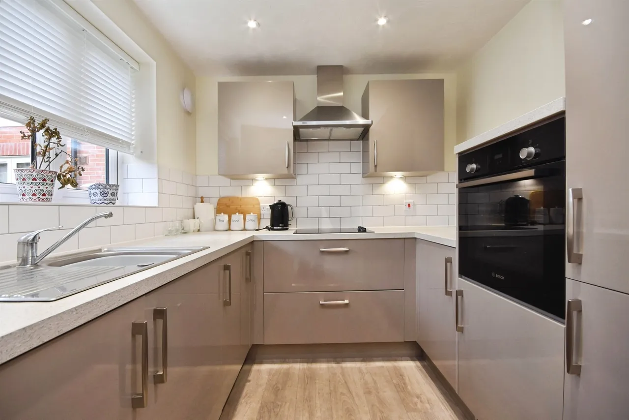 Laindon Road, Billericay, CM12, photo 2
