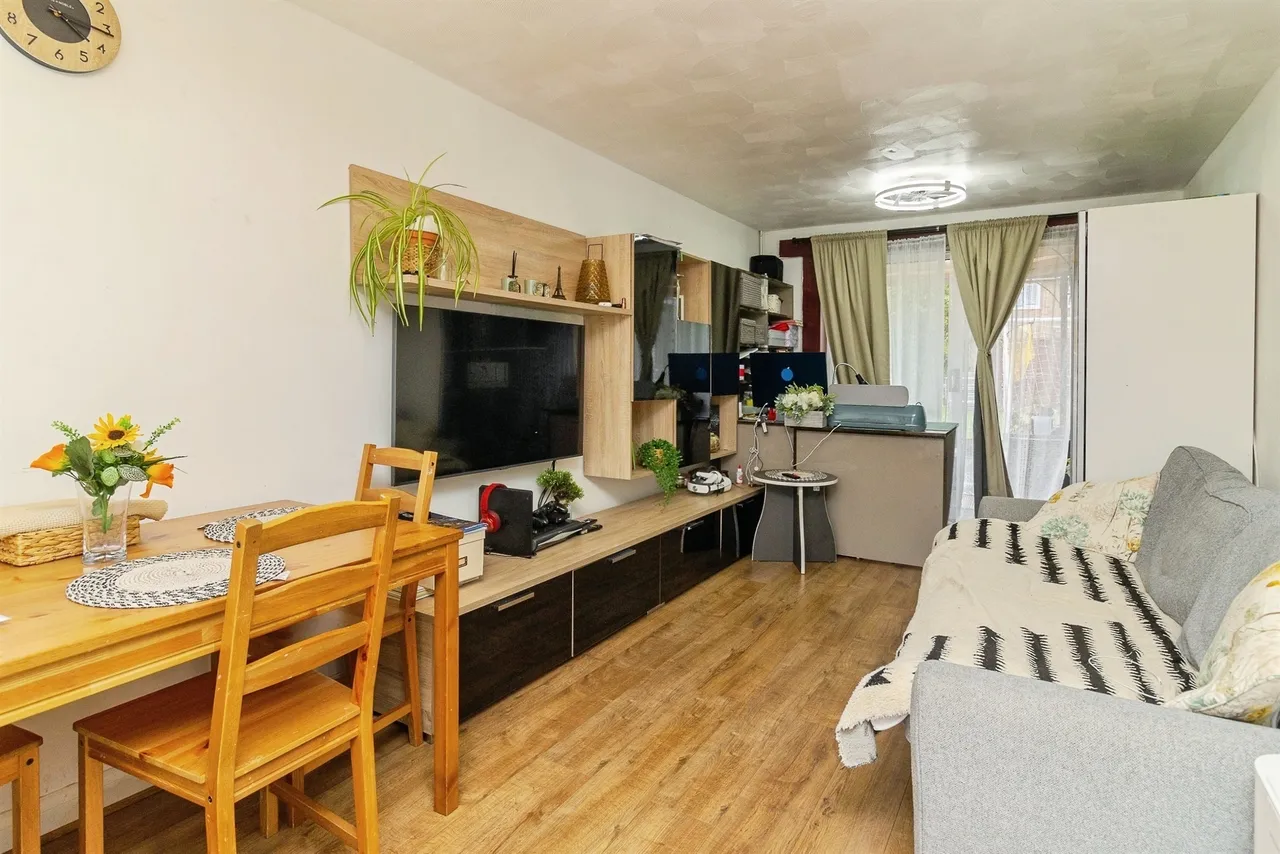 Sycamore Road, Houghton Regis, LU5, photo 3