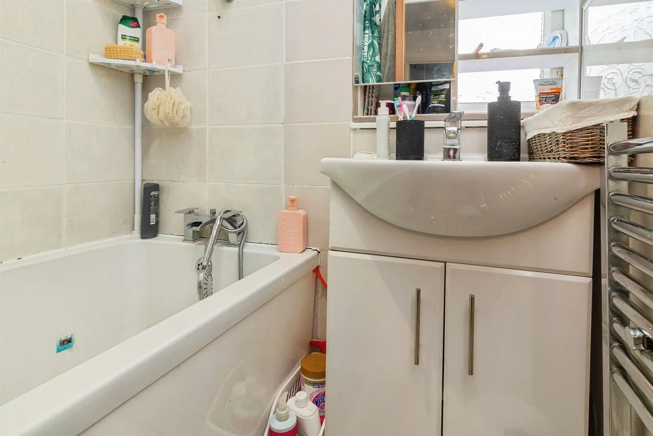 Sycamore Road, Houghton Regis, LU5, photo 8