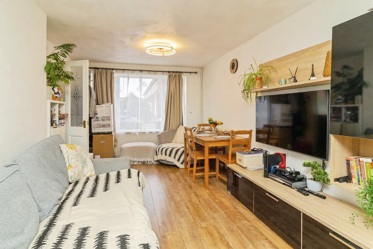 Sycamore Road, Houghton Regis, LU5, photo 2