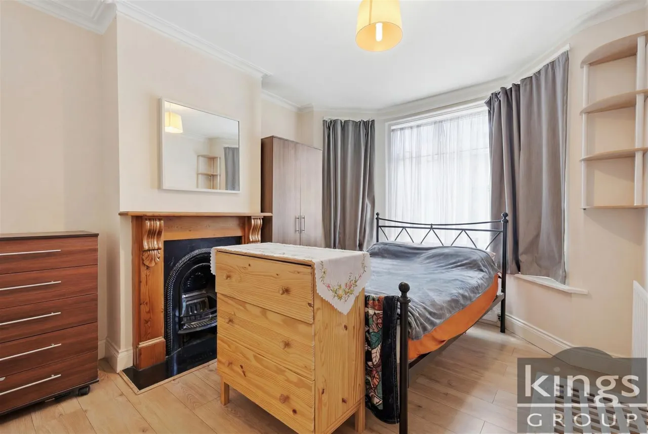 Millais Road, Enfield, photo 5