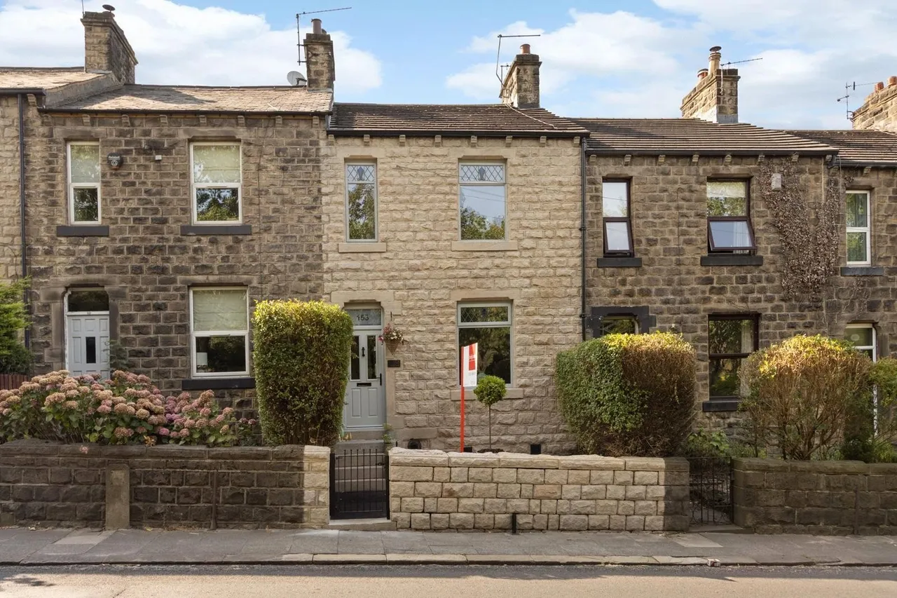 3 bed house for sale — Carr Road, Calverley, Pudsey, West Yorkshire, LS28