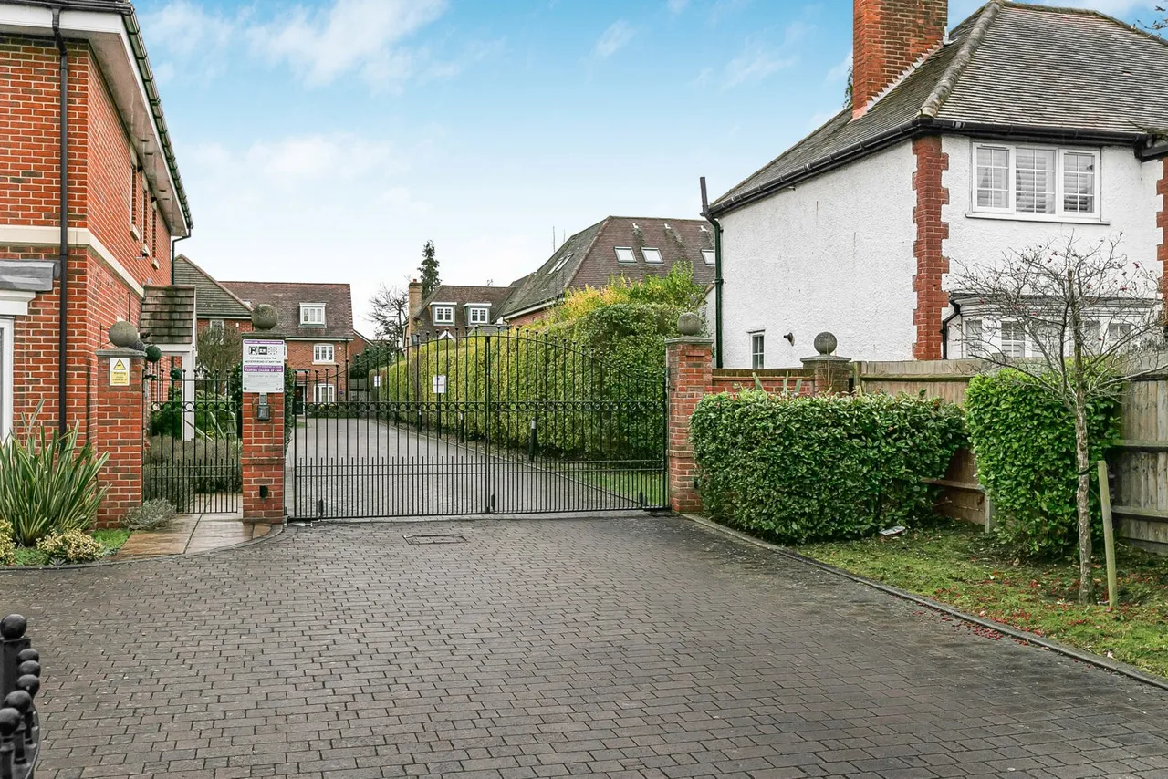 Dunnell Close, Sunbury-on-Thames, TW16, photo 11
