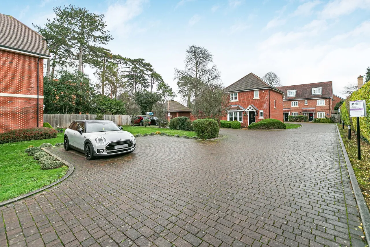 Dunnell Close, Sunbury-on-Thames, TW16, photo 10
