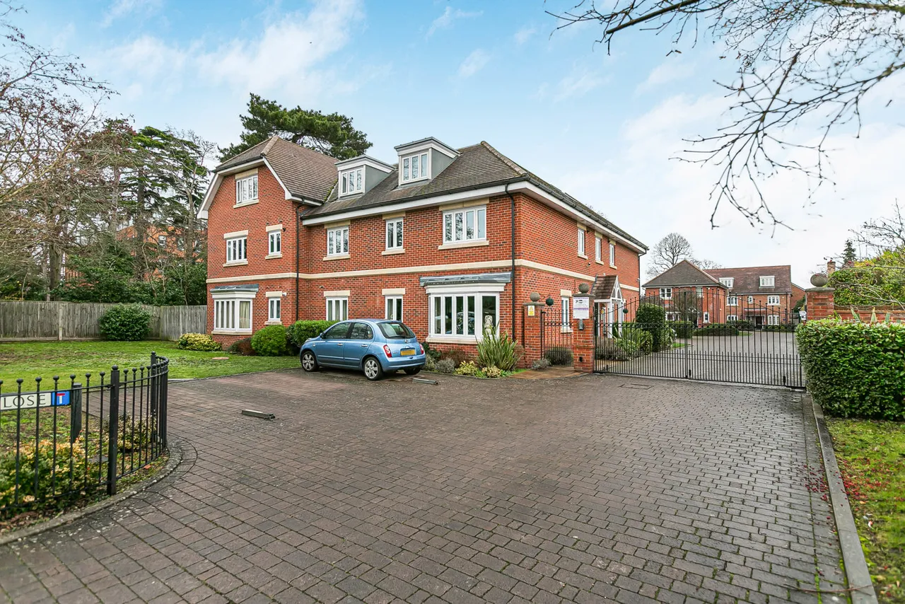2 bed flat for sale, Dunnell Close, Sunbury-on-Thames, TW16