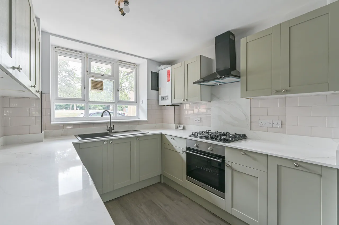3 bed flat for sale — 26 Grierson House, Aldrington Road, London