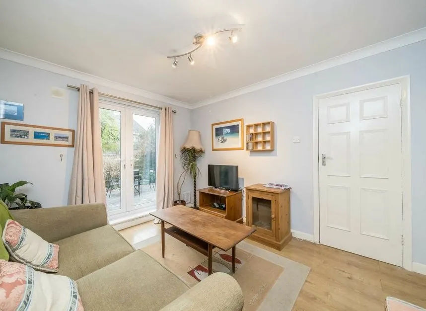Grove Close, Kingston Upon Thames, KT1, photo 2