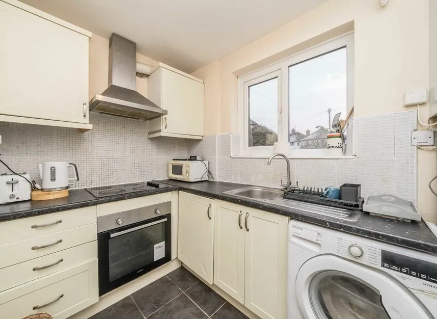 Grove Close, Kingston Upon Thames, KT1, photo 3