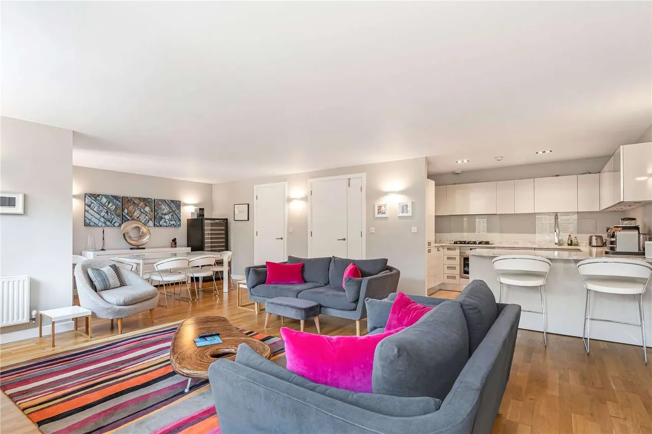 3 bed flat for sale — Enfield Road, London, N1 5EN