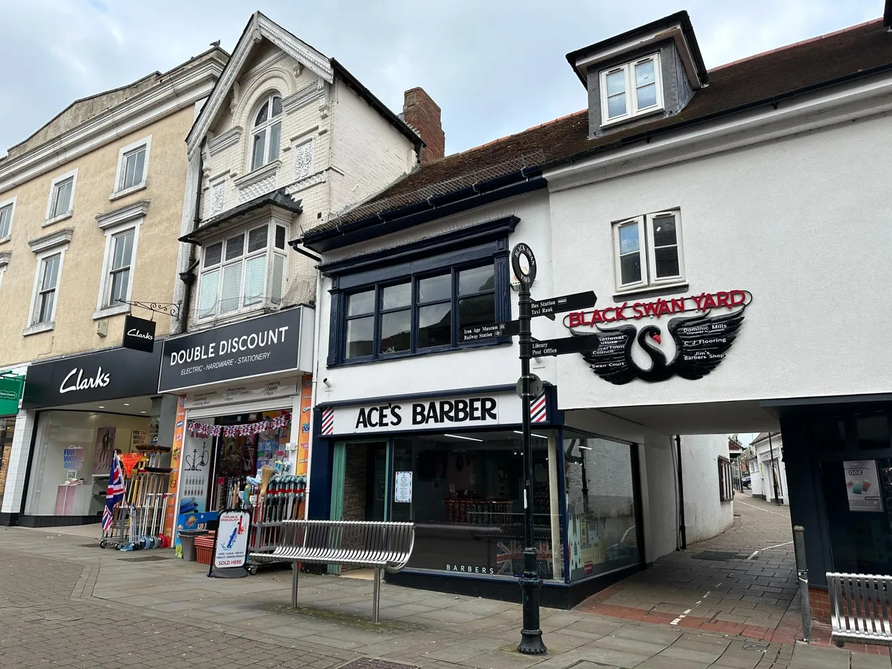 High Street, Andover, SP10, photo 2