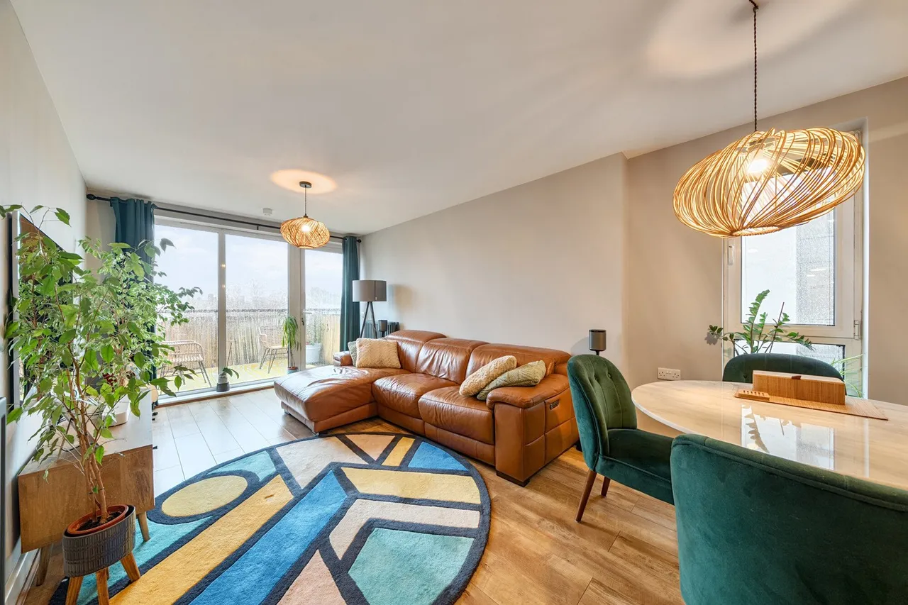 2 bed flat for sale — Tarves Way, SE10