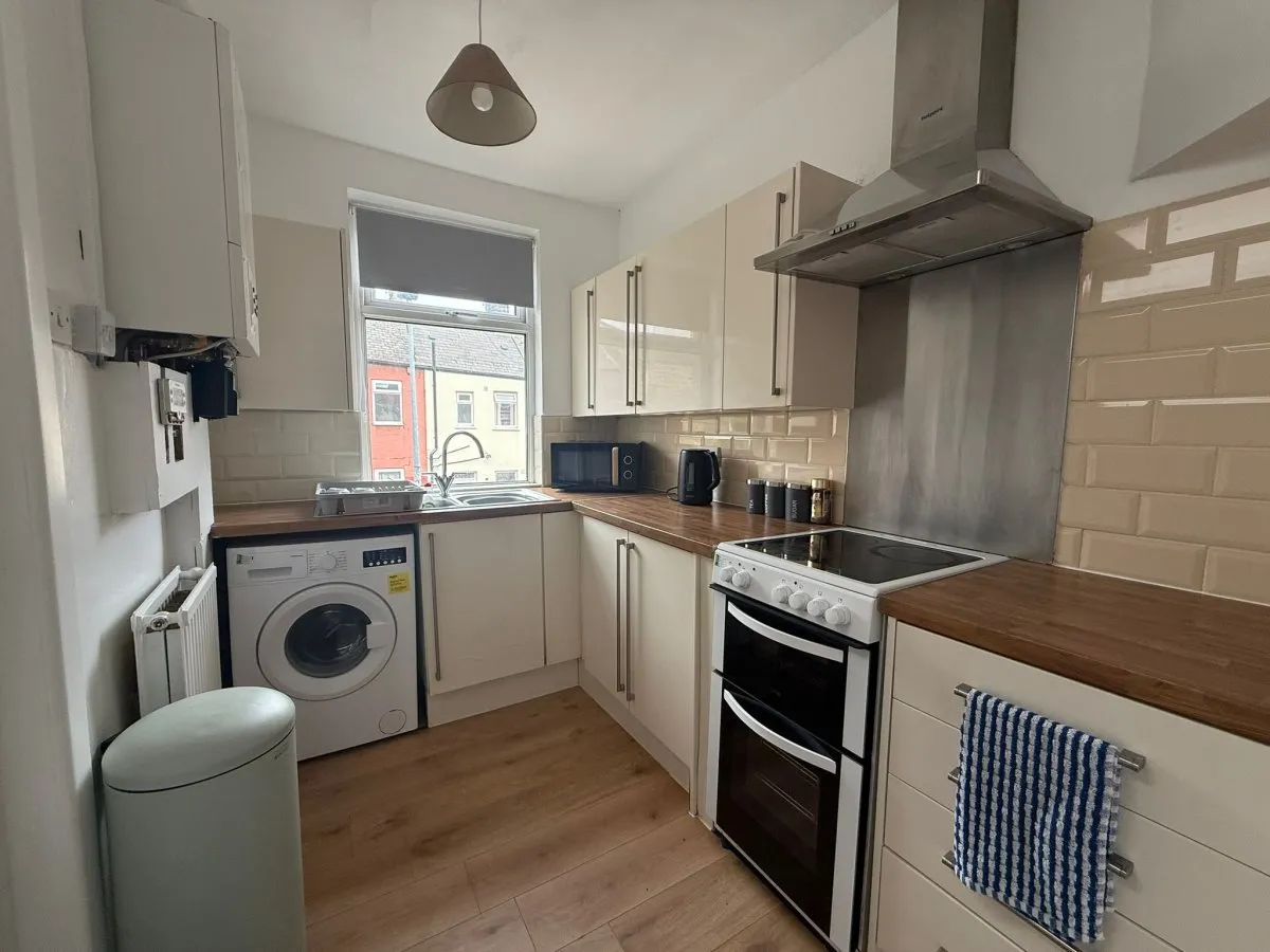 Doncaster Road, Barnsley, photo 3