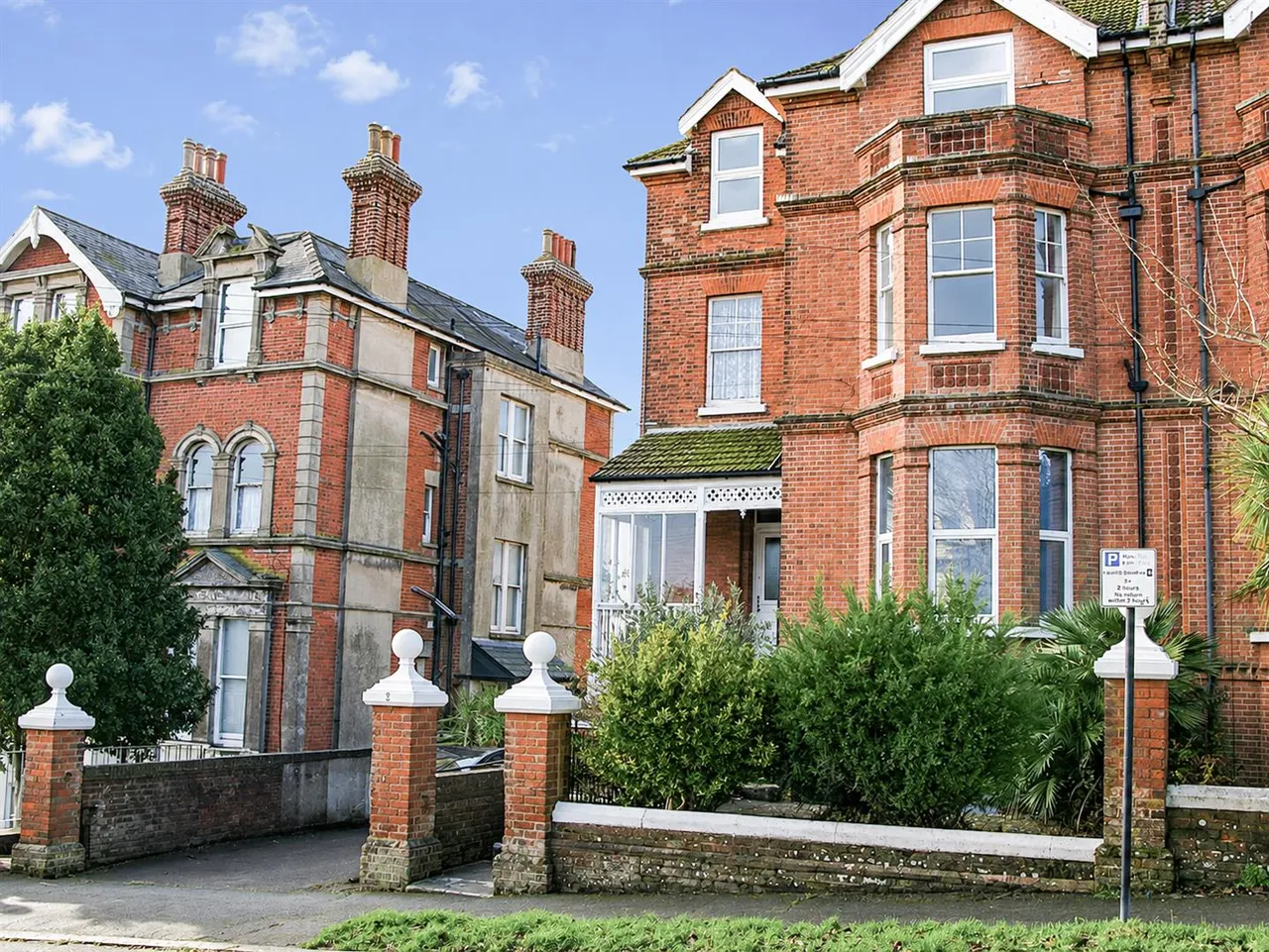2 bed flat for sale — Wykeham Road, Hastings, TN34 1UA