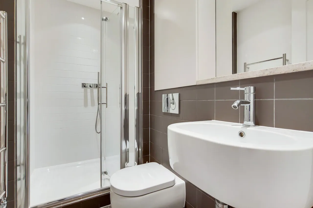Flat 3, 408 Upper Richmond Road, London, photo 6