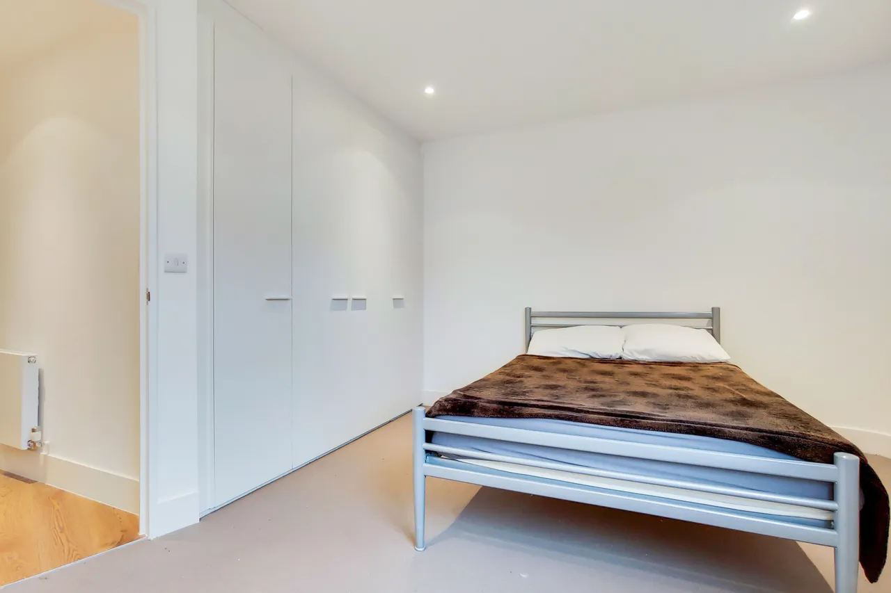 Flat 3, 408 Upper Richmond Road, London, photo 4
