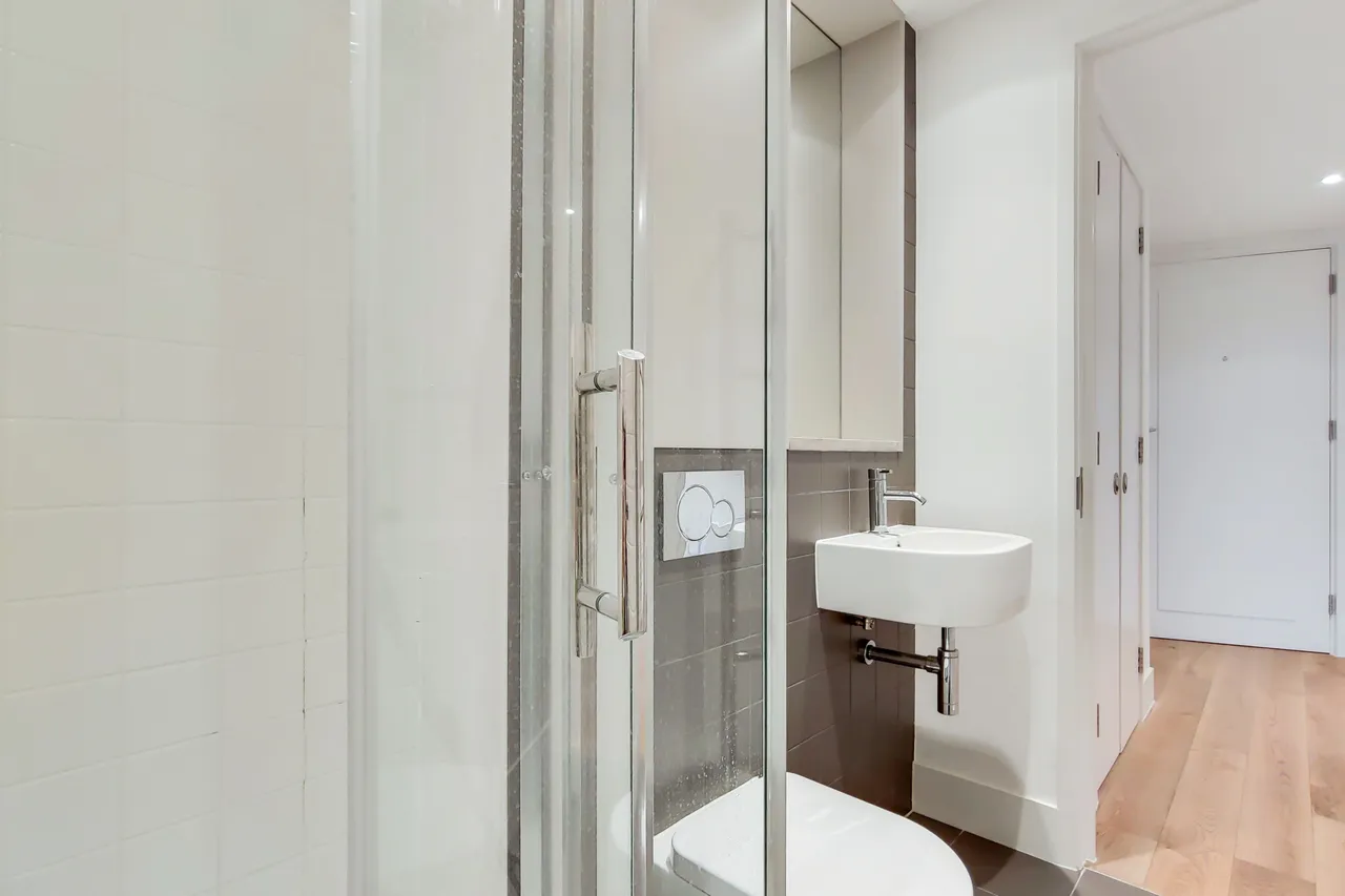 Flat 3, 408 Upper Richmond Road, London, photo 9