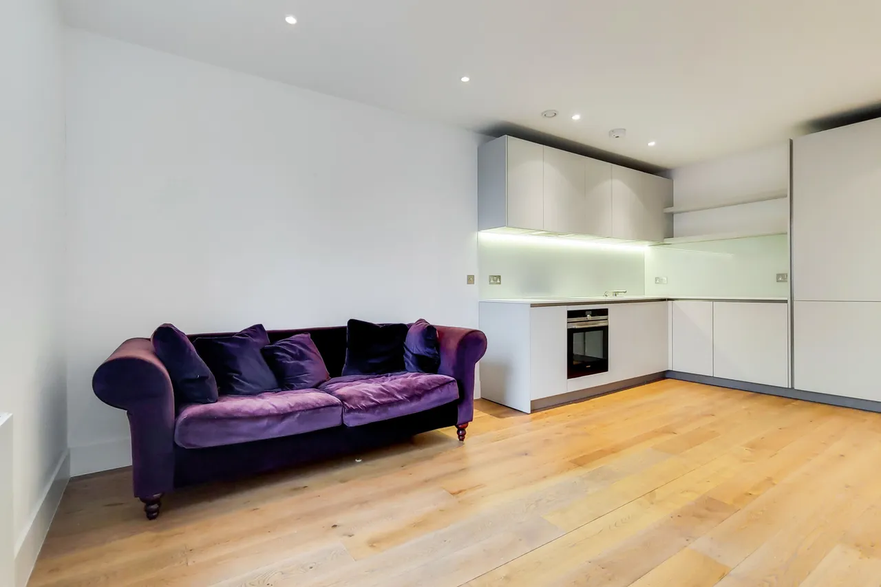 Flat 3, 408 Upper Richmond Road, London, photo 2