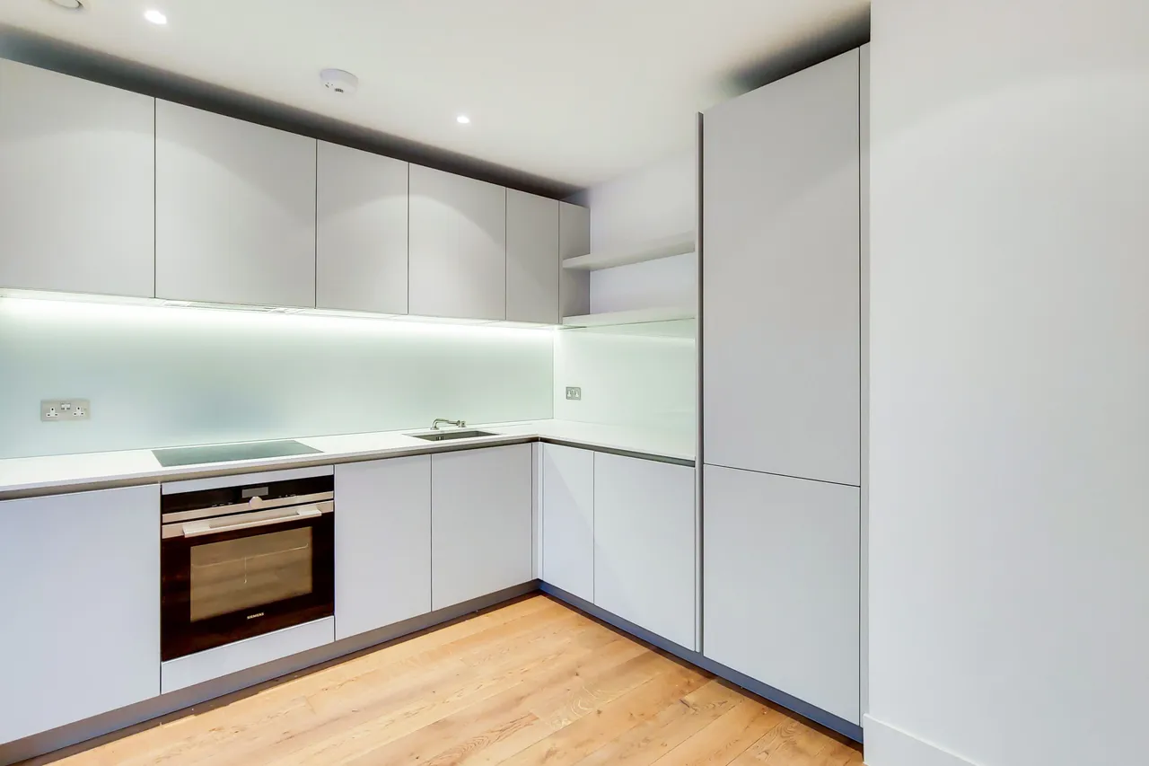 Flat 3, 408 Upper Richmond Road, London, photo 3