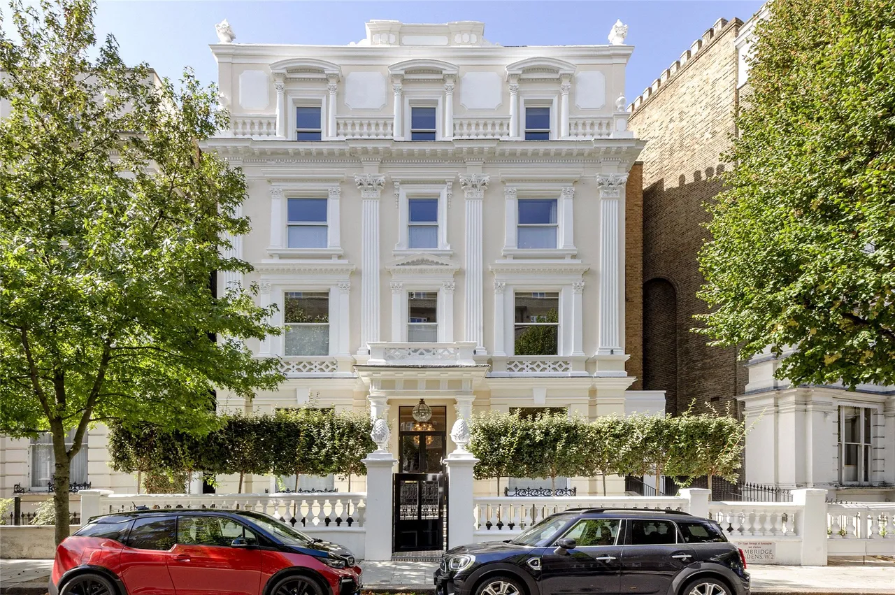 3 bed flat to rent, Pembridge Gardens, Notting Hill, W2