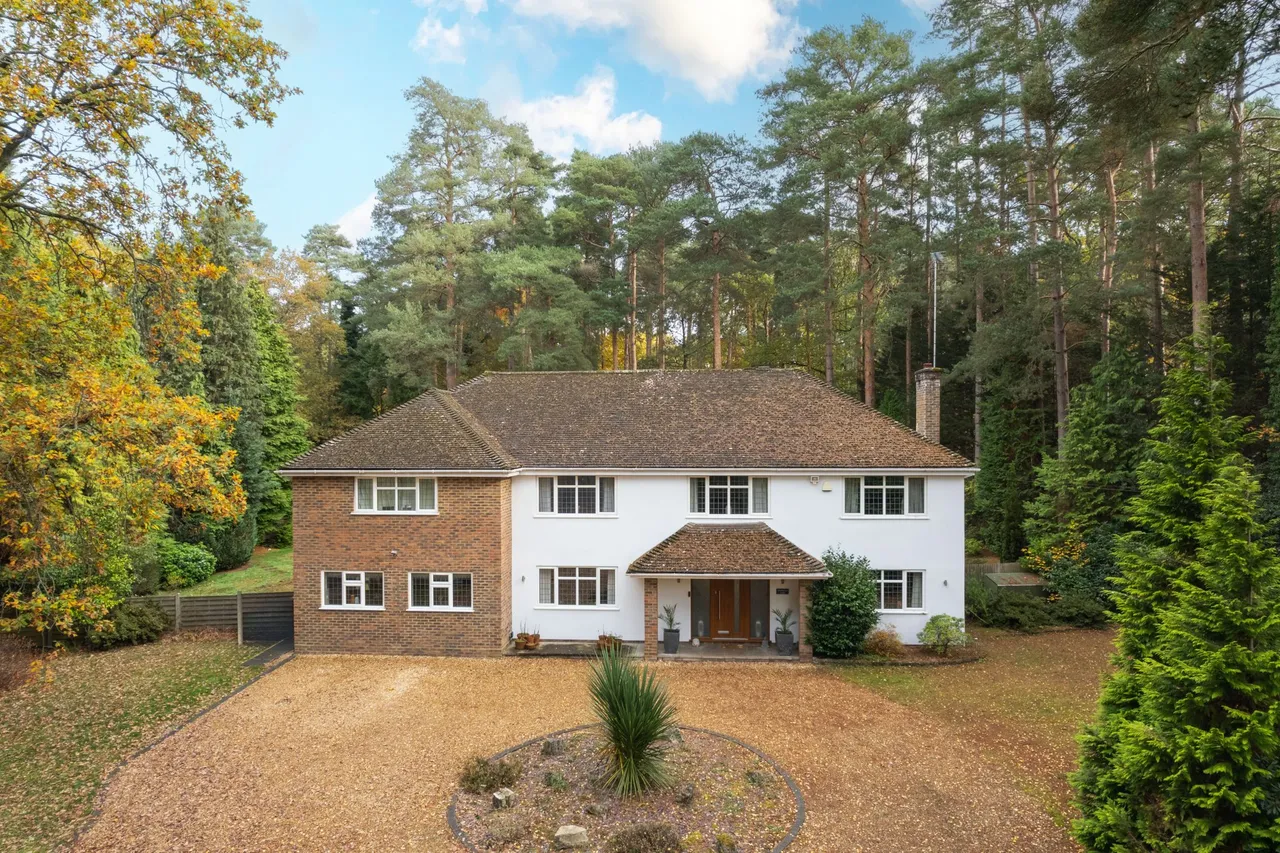 6 bed house for sale — Wychwood Lodge Fitzroy Road, Fleet, GU51 4JH