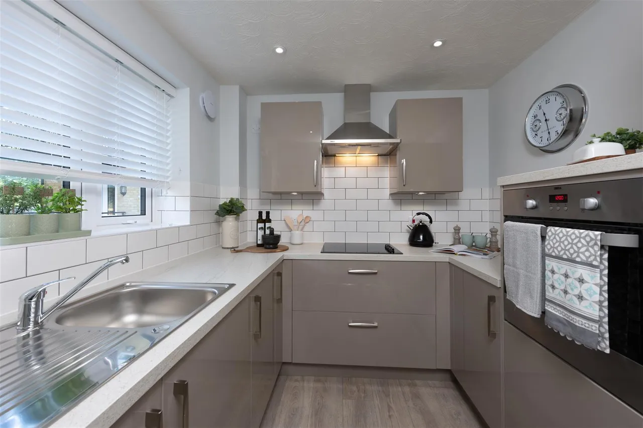 Thorpe Road, Staines-Upon-Thames, TW18, photo 11