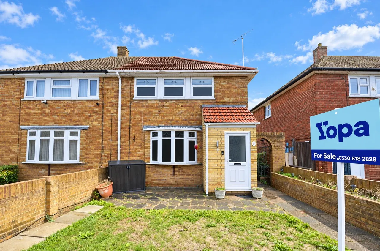 3 bed house for sale, Perry Way, South Ockendon, RM15